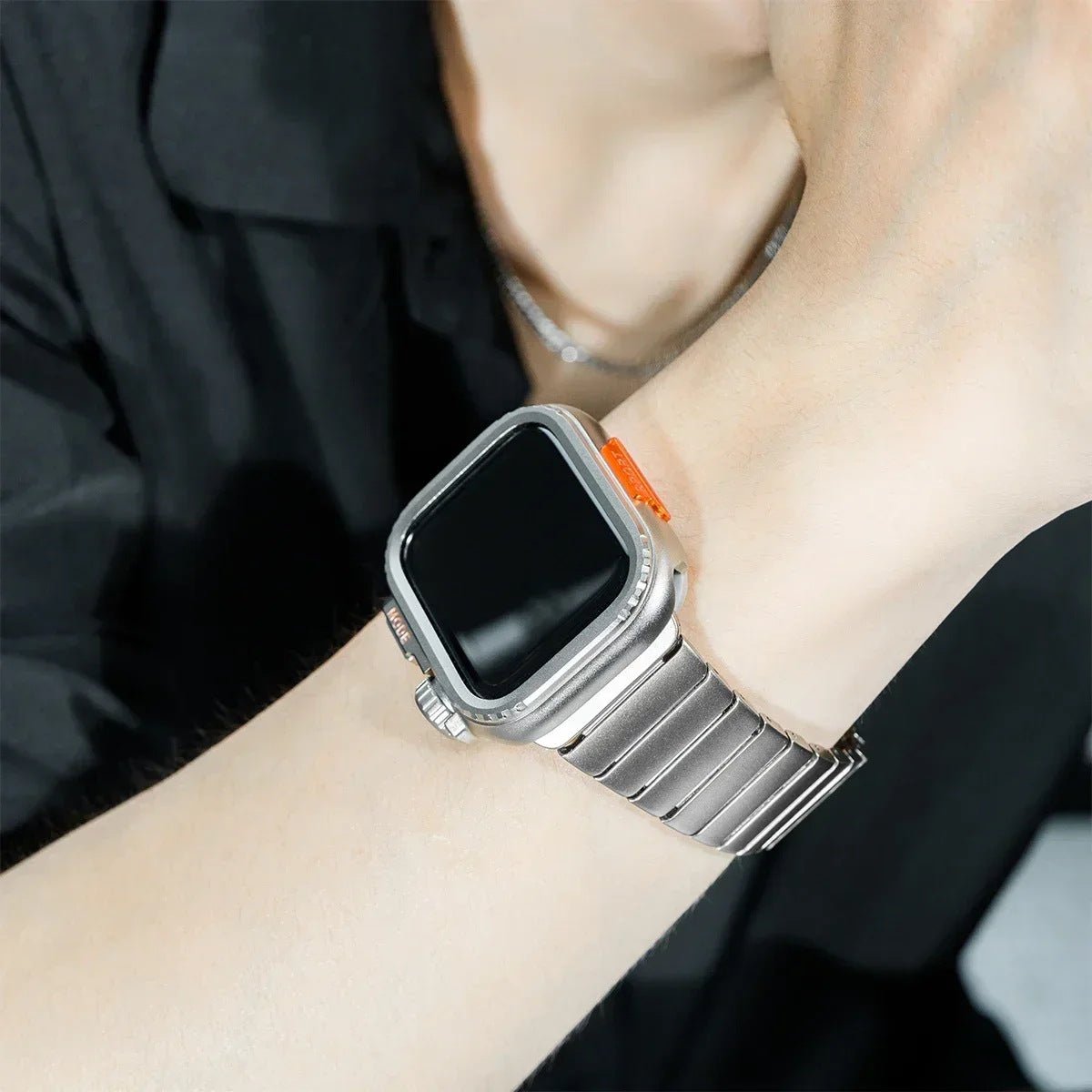 Correa de acero inoxidable con carcasa integral para Apple Watch, cierre mariposa seguro, estilo deportivo moderno, modelo Zedix