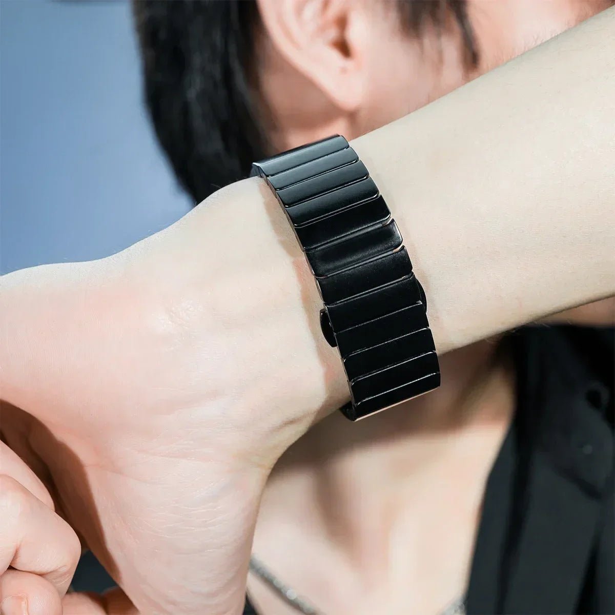 Correa de acero inoxidable con carcasa integral para Apple Watch, cierre mariposa seguro, estilo deportivo moderno, modelo Zedix