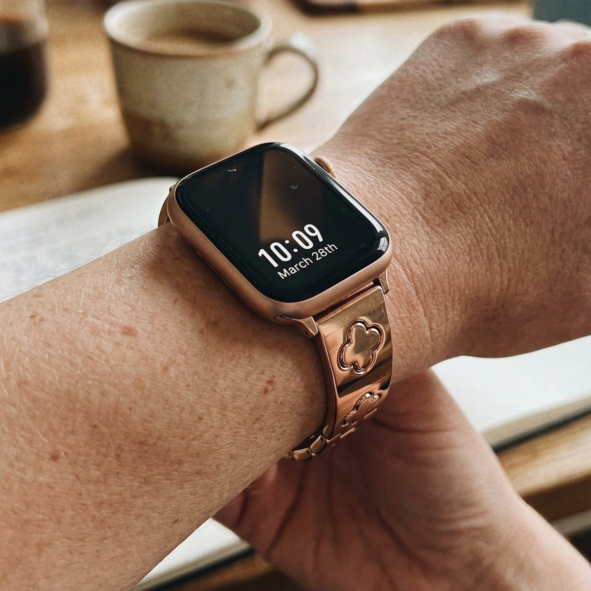 Correa Apple Watch de acero inoxidable con motivo de trébol, brazalete elegante para reloj inteligente Apple, modelo Tréfa