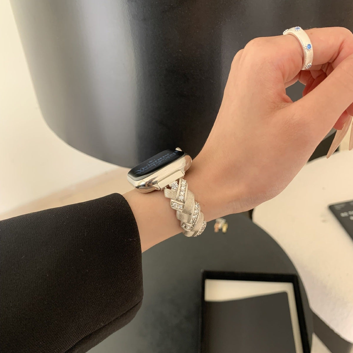 Correa Apple Watch elegante de metal, eslabones anchos engastados de circonitas luminosas, ajustable, modelo Toline