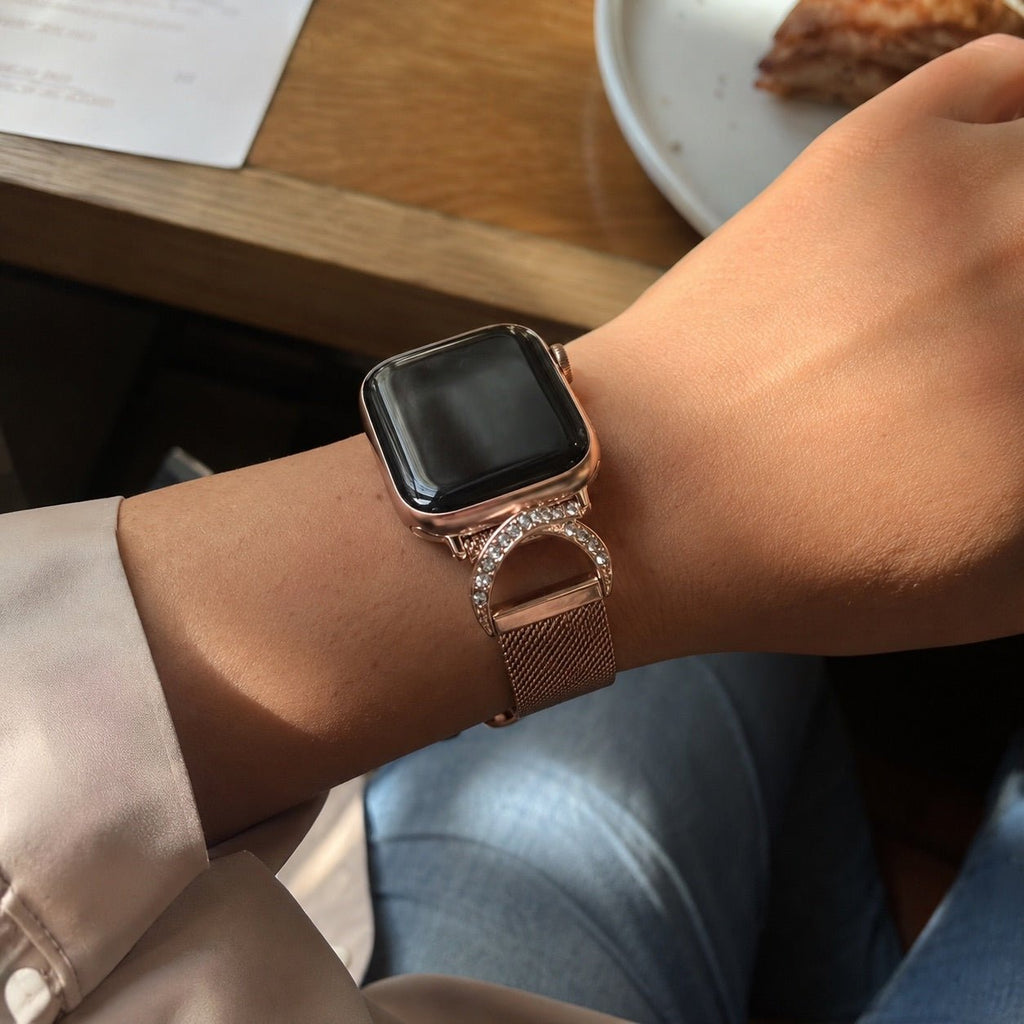 Pulsera de acero inoxidable para Apple Watch, cierre magnético ajustable, malla elegante con circonita, modelo Roxie