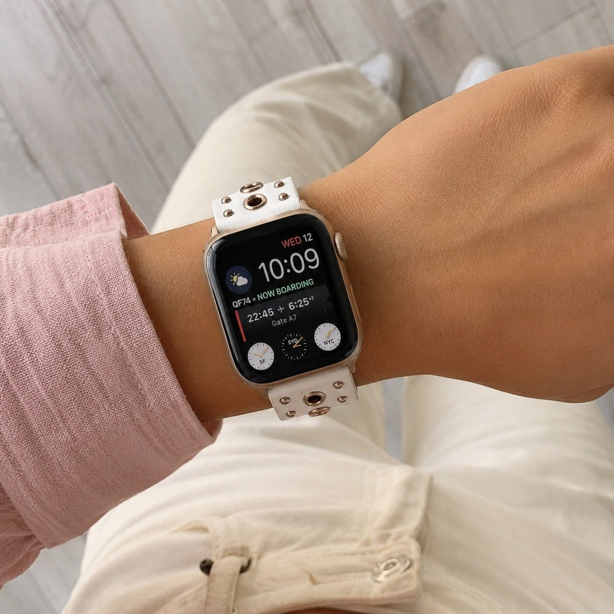 Pulsera de serraje para Apple Watch con remaches metálicos, hebilla ajustable, estilo contundente, modelo Tika