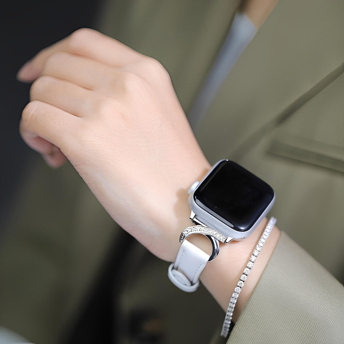 Correa elegante de cuero split para Apple Watch, hebilla en forma de C con strass, estilo refinado y femenino, modelo Ozinda