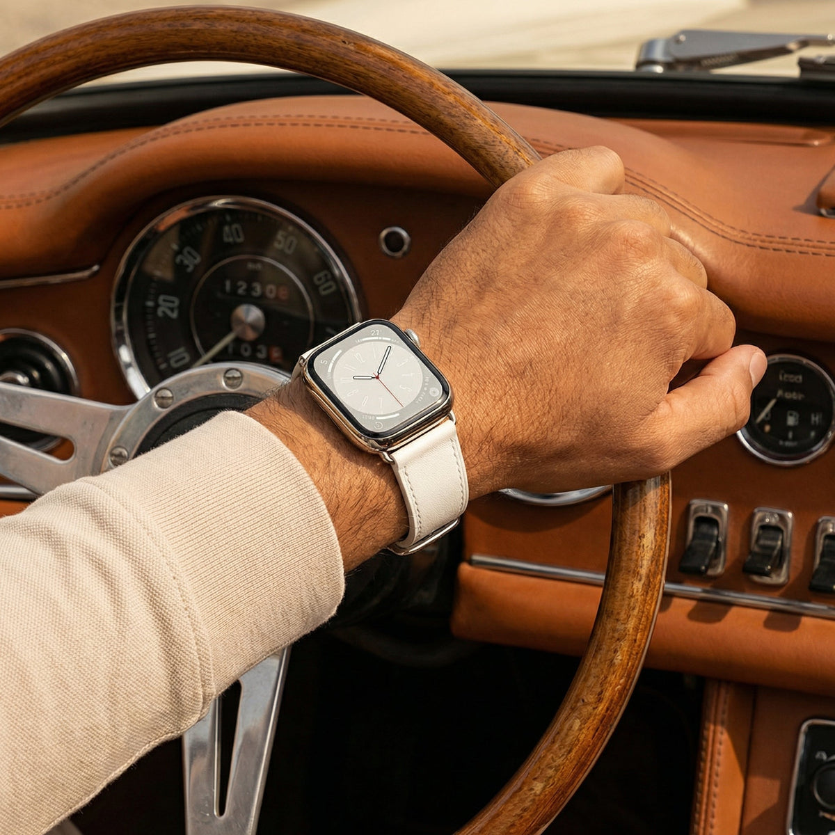 Correa de Apple Watch en piel de becerro afelpada, costuras a contraste, cierre de hebilla, modelo Krynn
