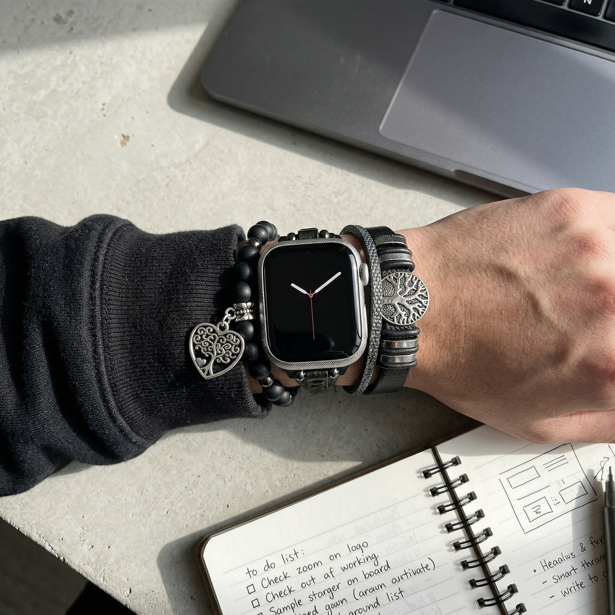Correa Apple Watch de cuero (crosta), cuentas de ónix negro, motivo árbol de la vida, cierre ajustable, accesorio unisex, modelo Aristide