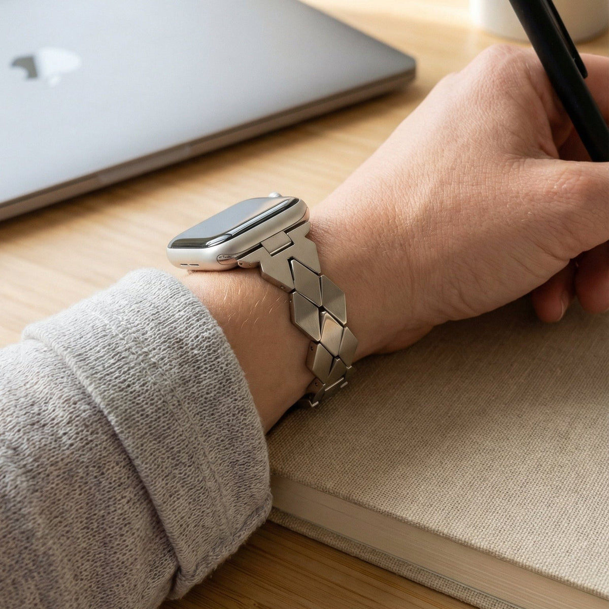 Correa Apple Watch de eslabones geométricos, motivo rombo, cierre mariposa, modelo Angla