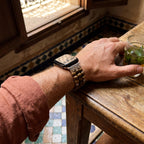 Correa Apple Watch de cuentas de madera, conectores plateados grabados, estilo étnico chic, elástica, modelo Woody