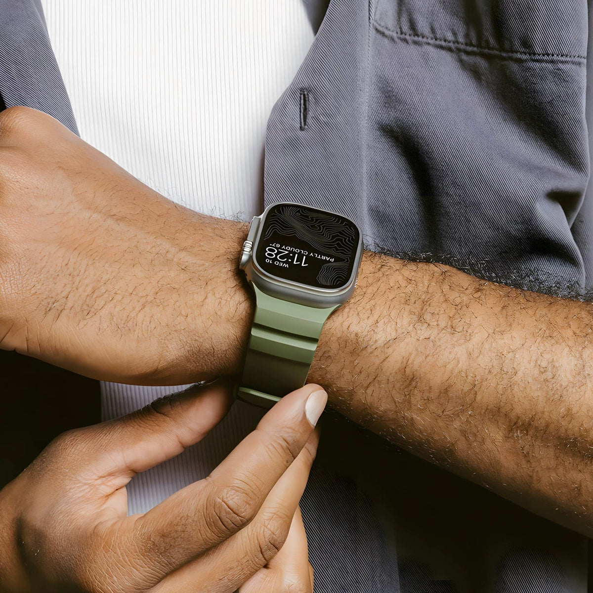 Correa de silicona reforzada para Apple Watch, hebilla resistente, look moderno para Apple Watch 44-49mm, modelo Sadius
