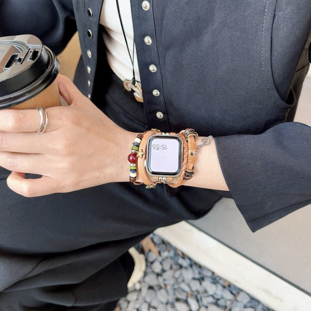Correa Apple Watch de piel vegana trenzada, perlas de fantasía y colgante musical, diseño boho chic, cierre de acero, modelo Bobbie