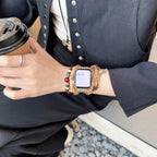 Correa Apple Watch de piel vegana trenzada, perlas de fantasía y colgante musical, diseño boho chic, cierre de acero, modelo Bobbie