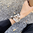 Correa Apple Watch de piel vegana trenzada, perlas de fantasía y colgante musical, diseño boho chic, cierre de acero, modelo Bobbie