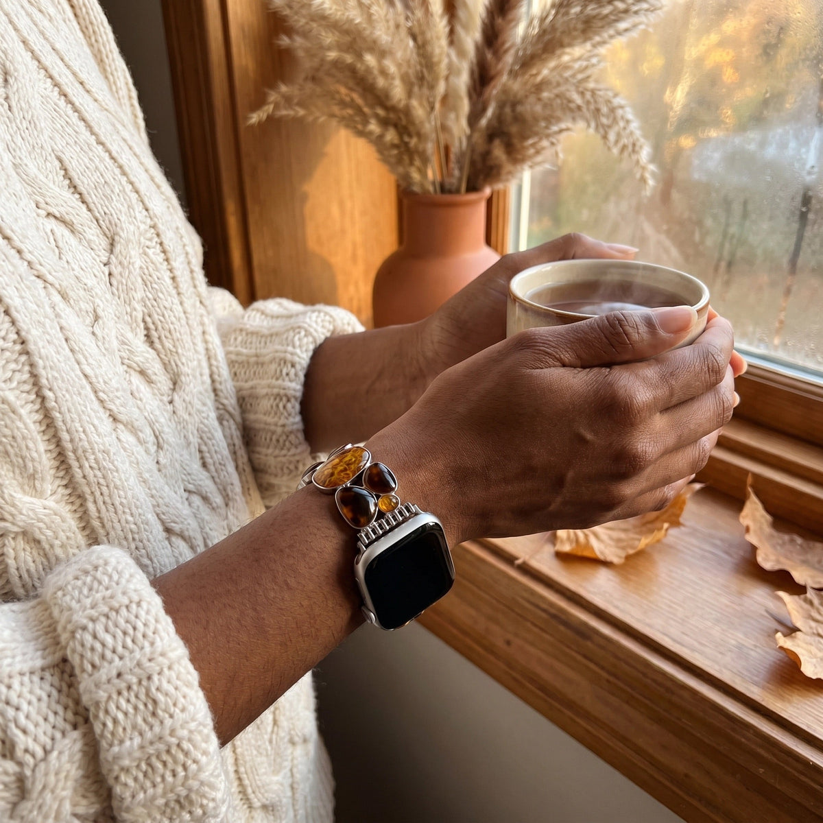 Correa Apple Watch para mujer, eslabones de resina ámbar, acabado metálico, comodidad elástica, estilo chic, modelo Agarte