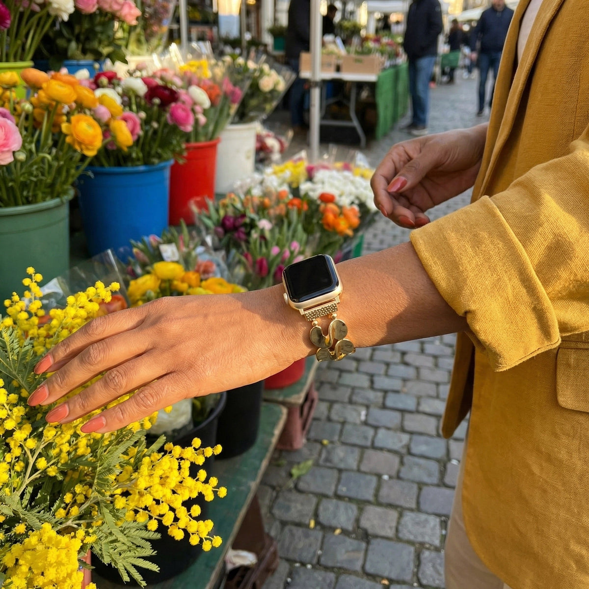 Correa Apple Watch, eslabones en S pulidos, elástica, acabado dorado o plateado, modelo Souria