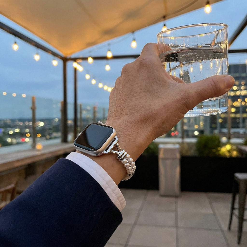 Correa Apple Watch de perlas y eslabones calados, acabado dorado o plateado, para mujer, modelo Yizelle