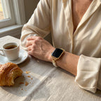 Correa Apple Watch de perlas y eslabones calados, acabado dorado o plateado, para mujer, modelo Yizelle
