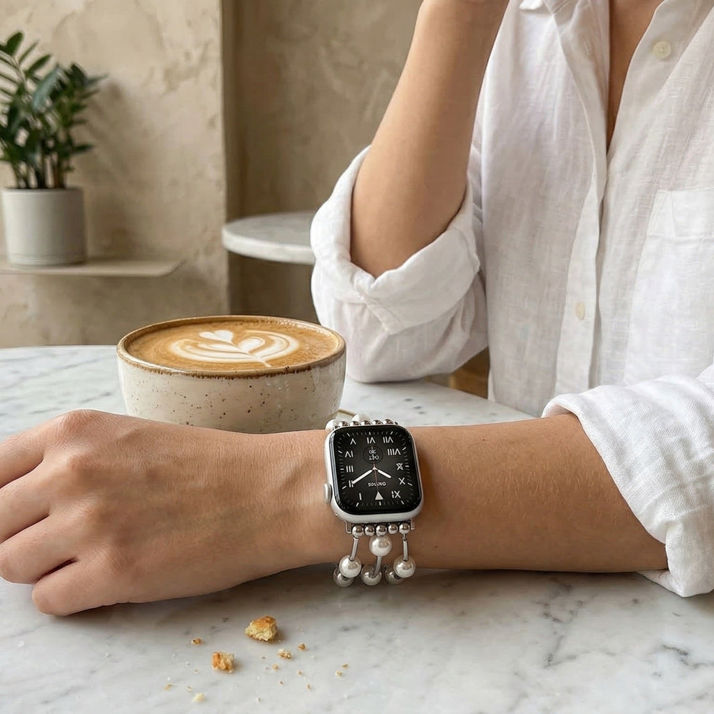 Correa Apple Watch para mujer, perlas blancas, aleación dorada o plateada, elástica, joya elegante, modelo Yourie