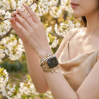 Correa Apple Watch elegante para mujer, de cuero (crosta), correa multivueltas dorada, look floral, modelo Florence