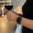 Correa Apple Watch de malla metálica elegante, cadena estructurada tipo eslabón con detalles de circonitas, modelo Rija
