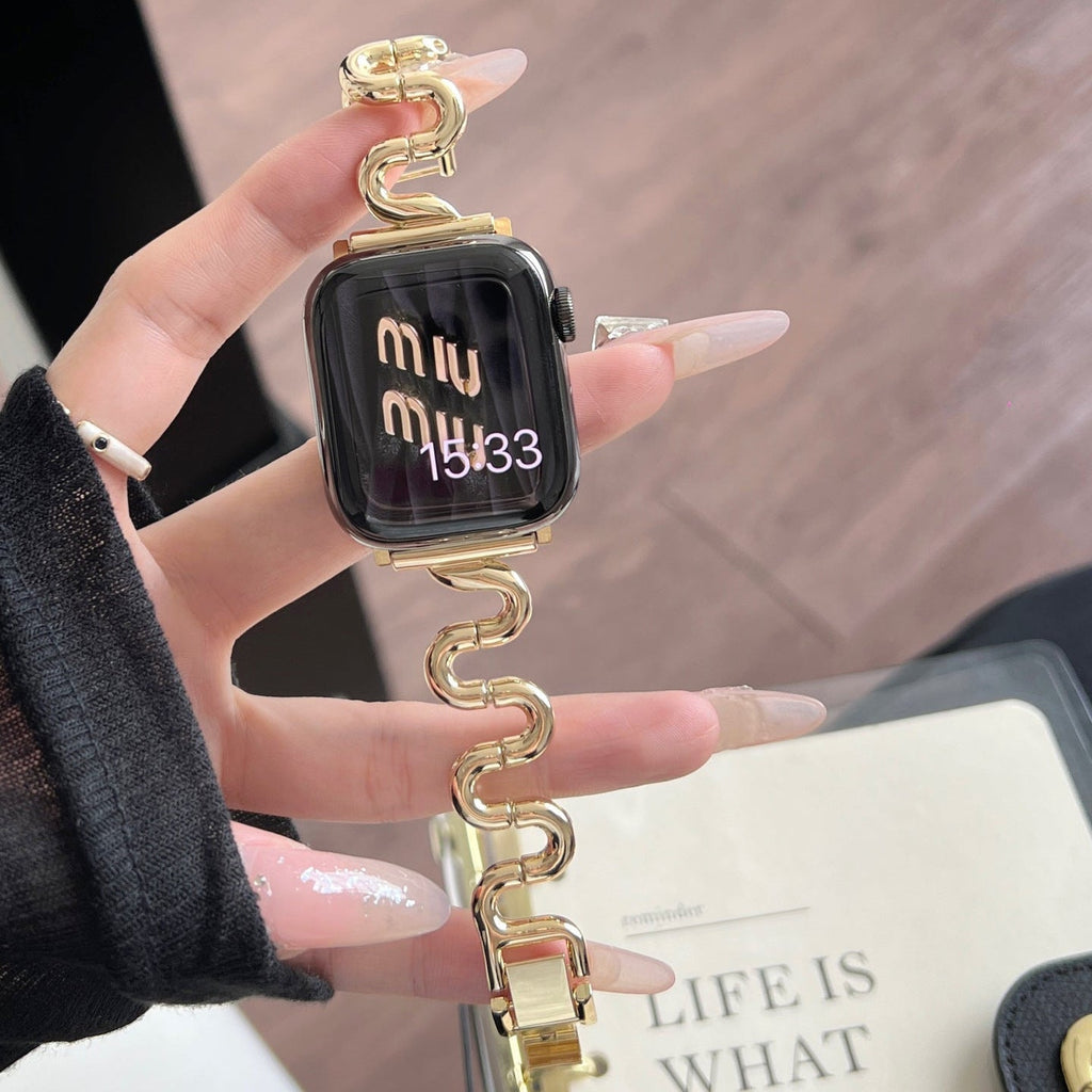 Correa Apple Watch de malla ondulada de metal, diseño moderno en forma de S, cierre de botón a presión ajustable, modelo Sydia