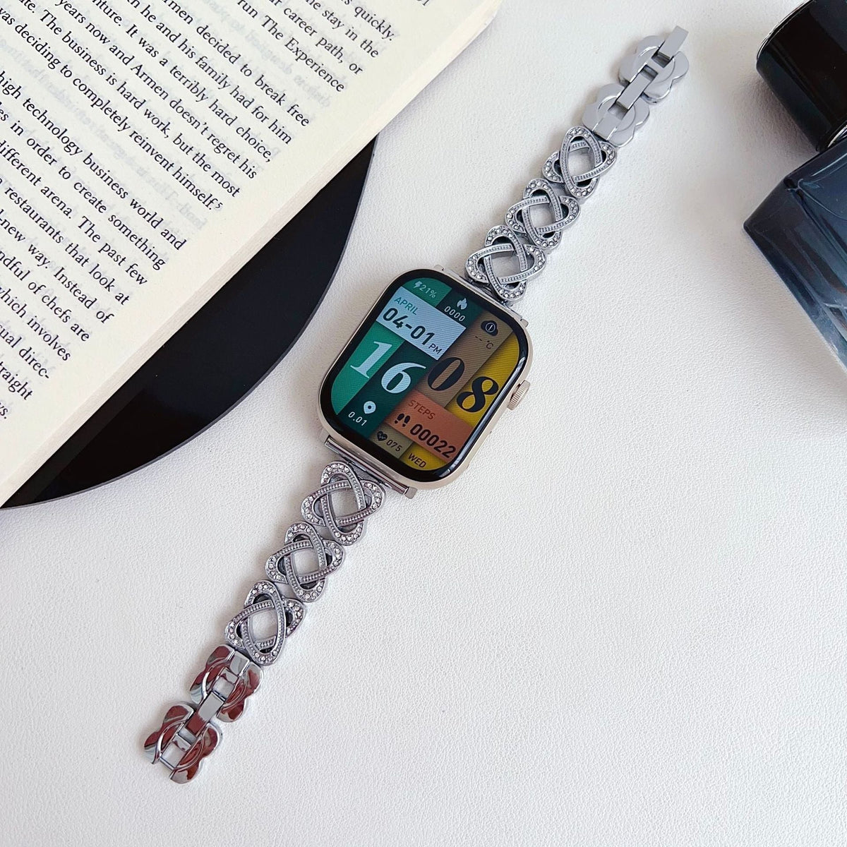 Correa Apple Watch de eslabones entrelazados, motivo infinito engastado con circonitas, cierre de trinquete, modelo Zergone