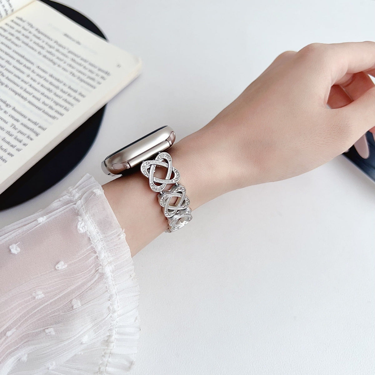 Correa Apple Watch de eslabones entrelazados, motivo infinito engastado con circonitas, cierre de trinquete, modelo Zergone