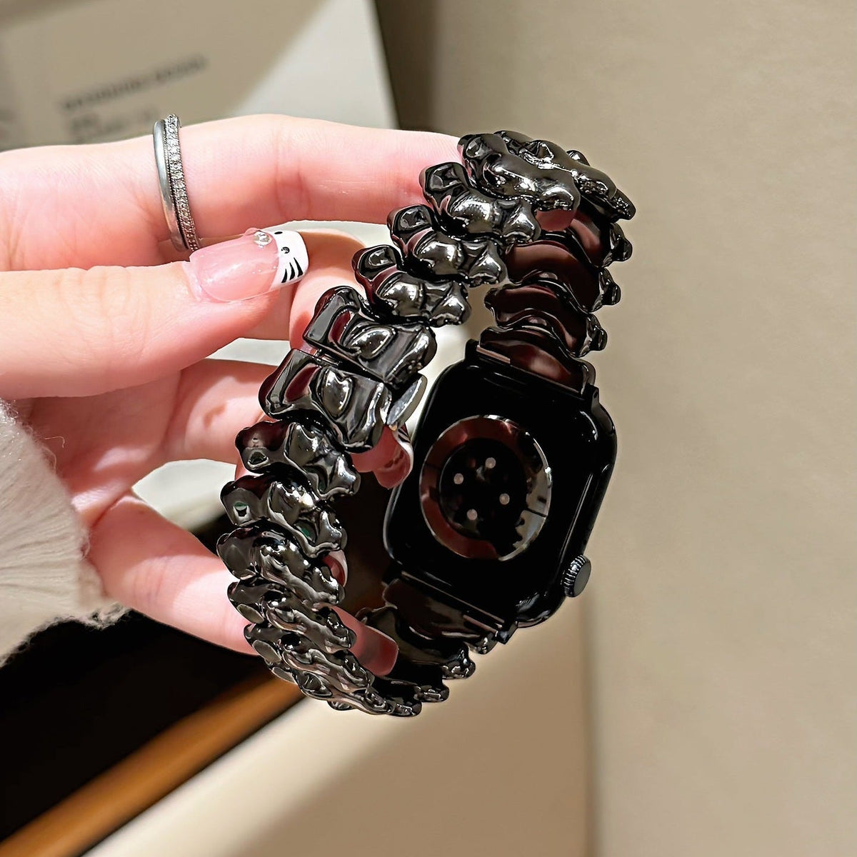 Correa Apple Watch de metal premium, eslabones gruesos con efecto tallado dorso de dragón, cierre mariposa invisible y elegante, modelo Falkor