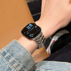 Correa Apple Watch de metal premium, eslabones gruesos con efecto tallado dorso de dragón, cierre mariposa invisible y elegante, modelo Falkor