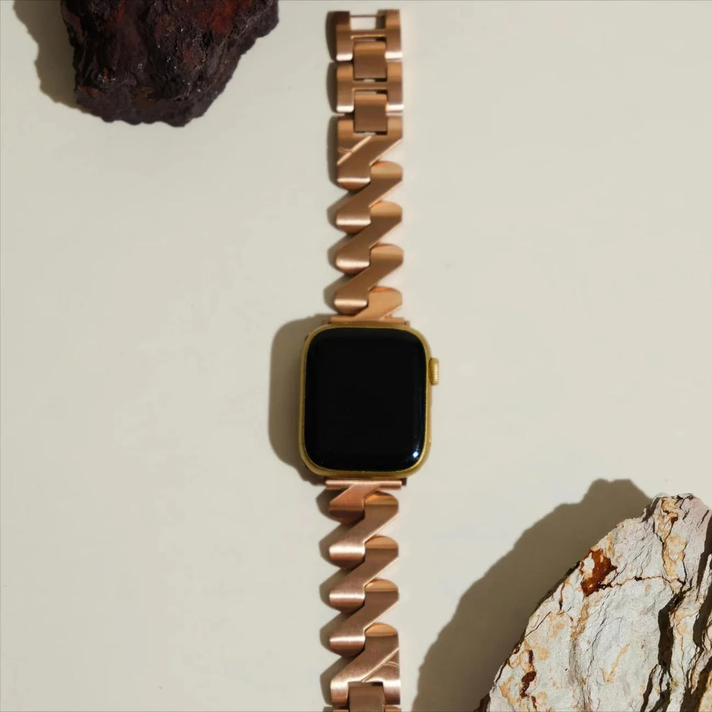 Correa Apple Watch de acero inoxidable, eslabones de onda triangular, acabado cepillado, modelo Azia