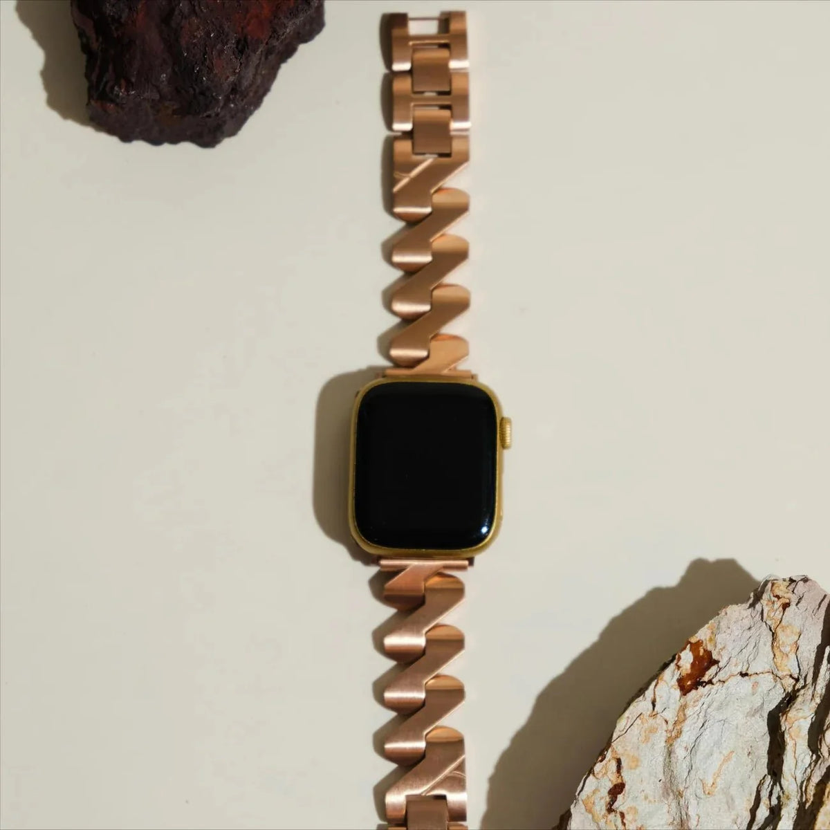 Correa Apple Watch de acero inoxidable, eslabones de onda triangular, acabado cepillado, modelo Azia