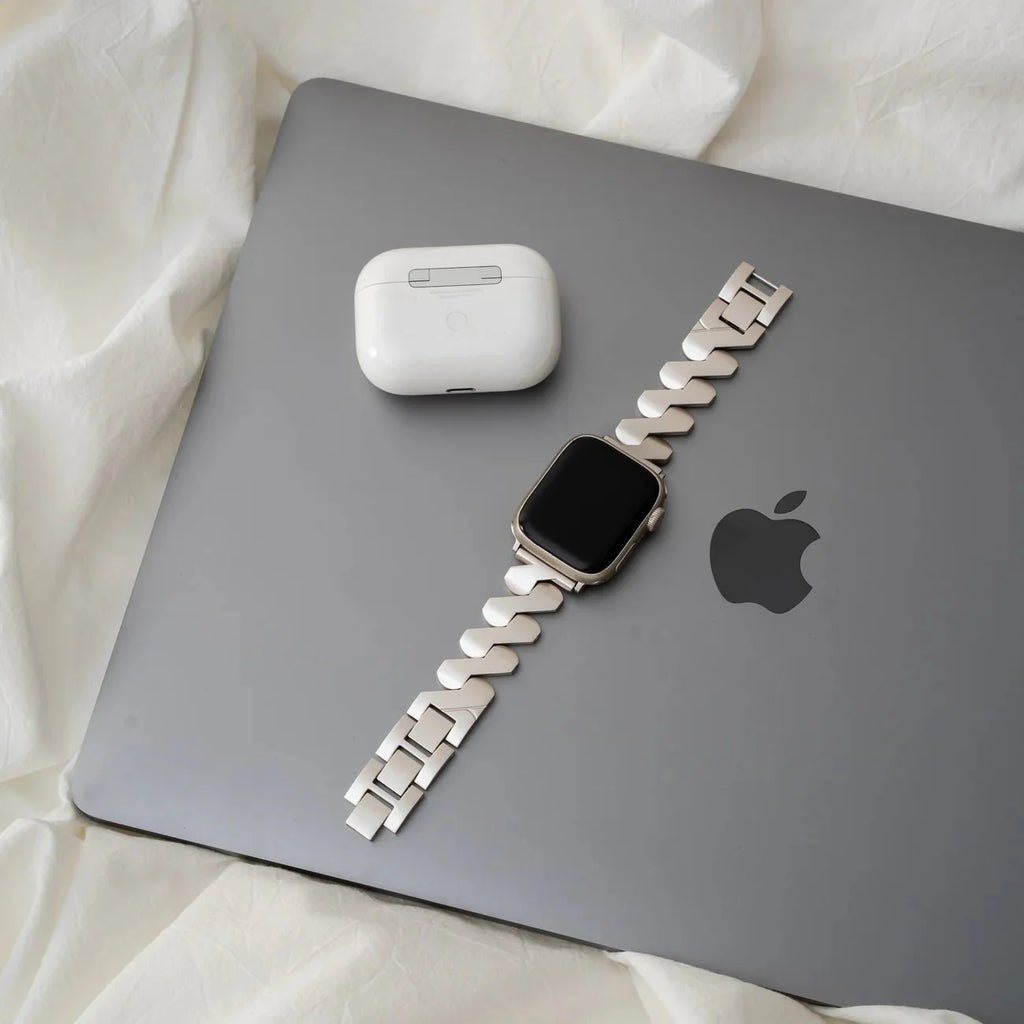 Correa Apple Watch de acero inoxidable, eslabones de onda triangular, acabado cepillado, modelo Azia