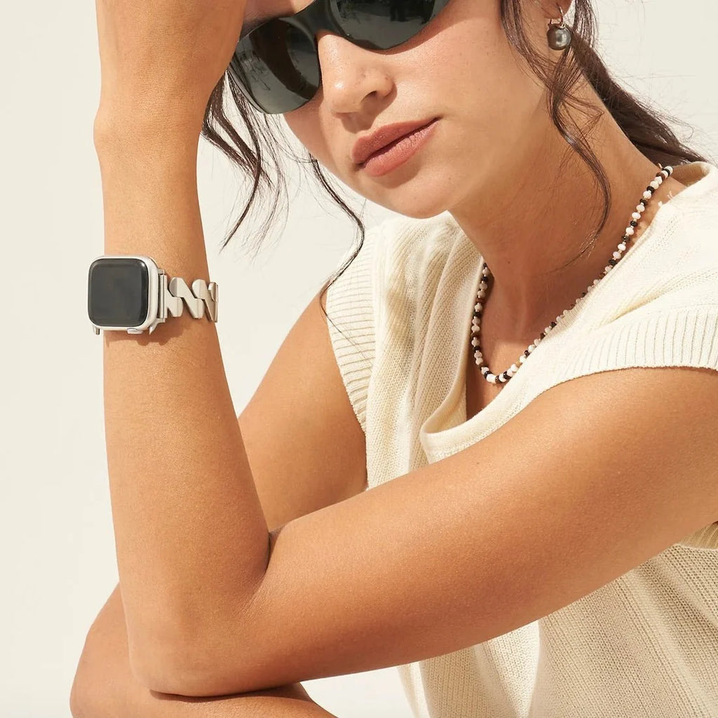 Correa Apple Watch de acero inoxidable, eslabones de onda triangular, acabado cepillado, modelo Azia