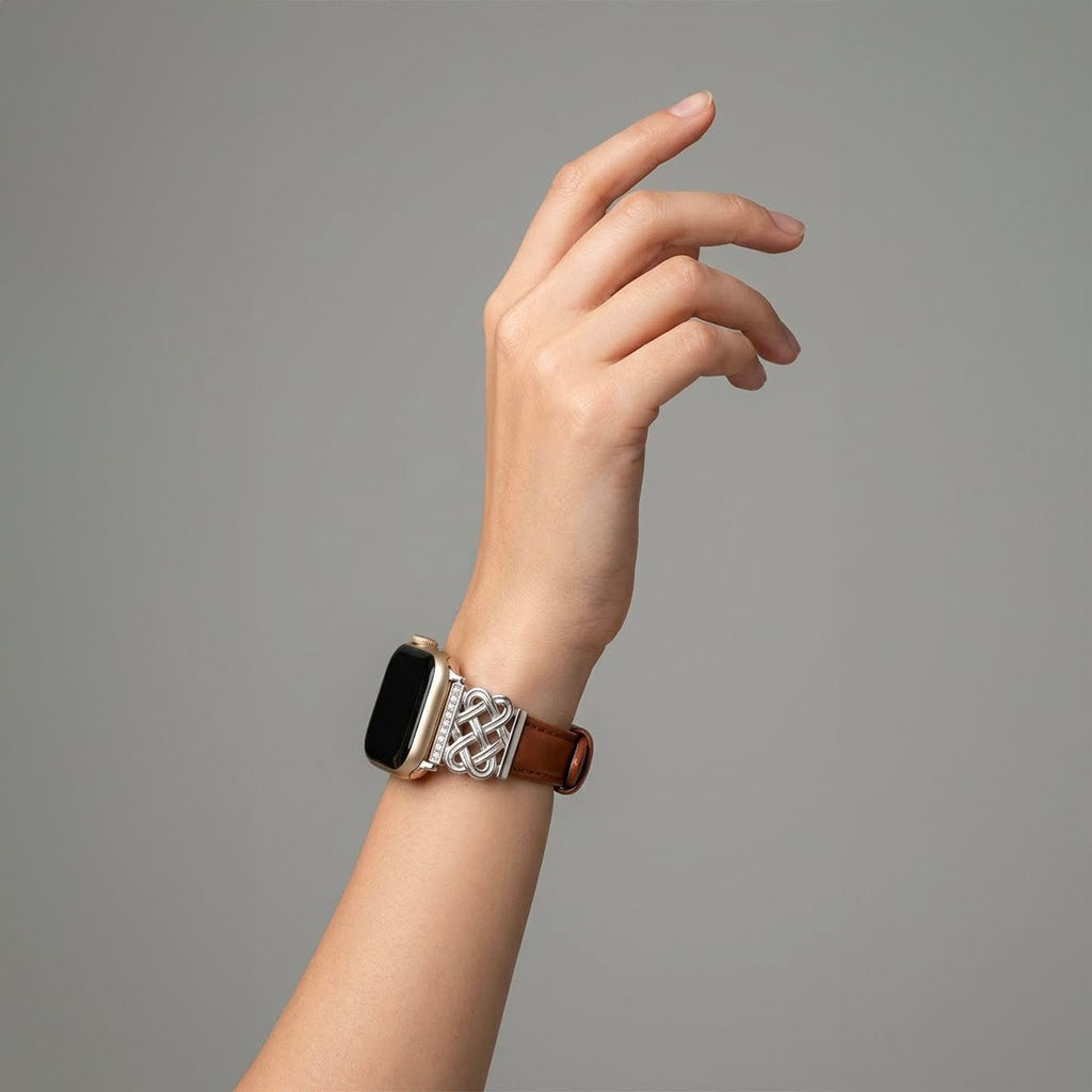 Correa Apple Watch, motivo de nudo chino engastado con circonitas, banda lisa, modelo Celtia