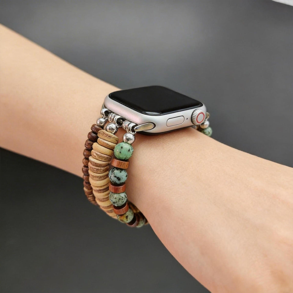 Pulsera multihilera para Apple Watch, que combina la elegancia de la madera natural con el brillo de la turquesa africana, modelo Yidza