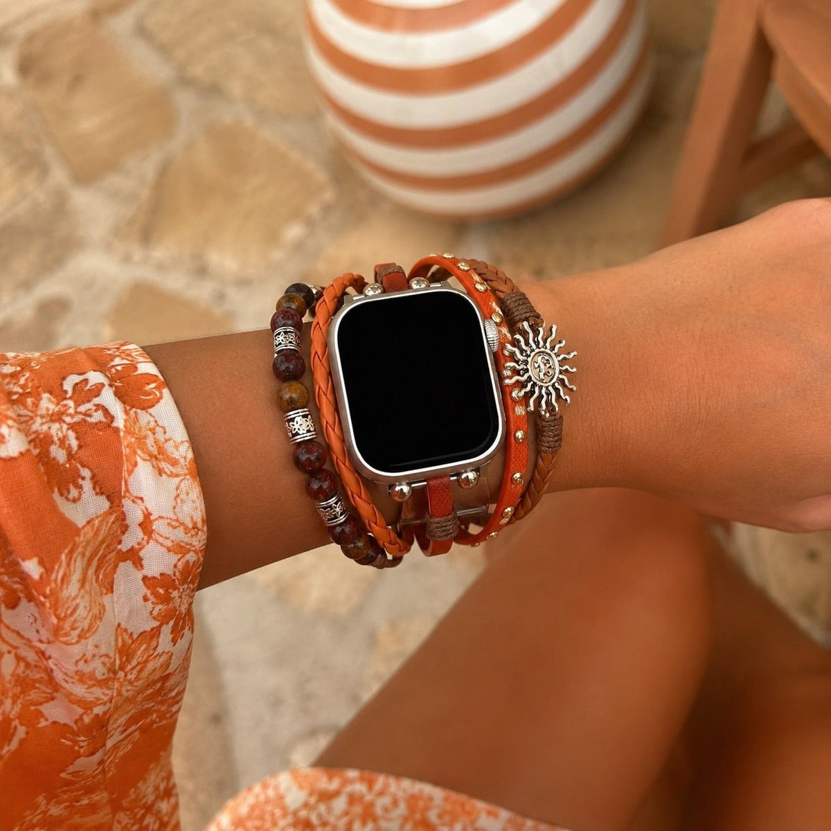 Pulsera multihilera naranja para Apple Watch, piedras naturales y colgante de sol, cierre ajustable sin herramientas, modelo Amaterasu