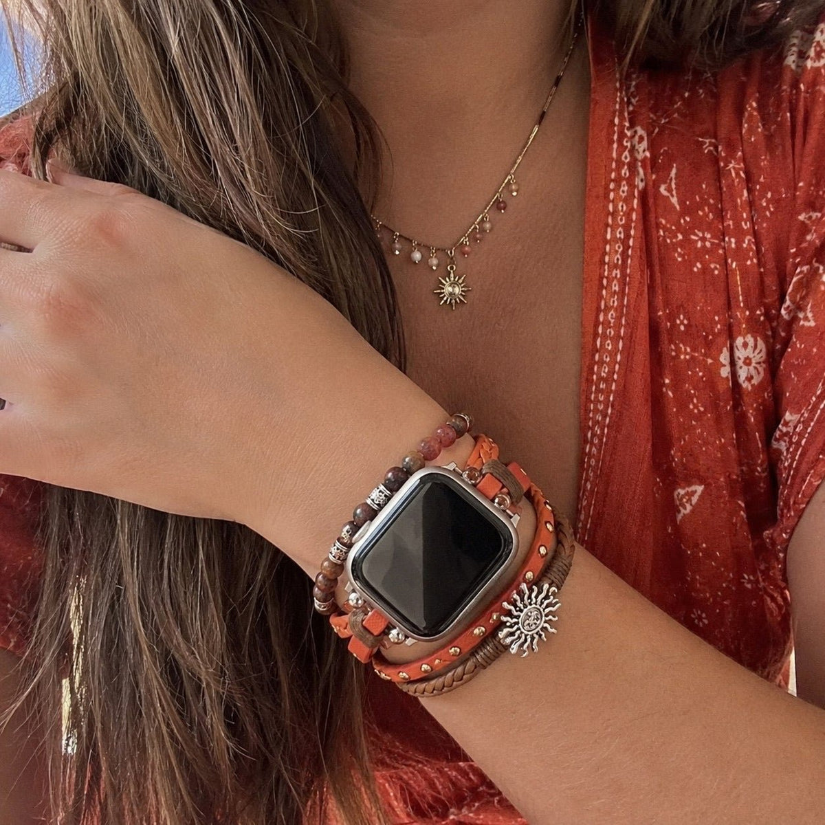 Pulsera multihilera naranja para Apple Watch, piedras naturales y colgante de sol, cierre ajustable sin herramientas, modelo Amaterasu