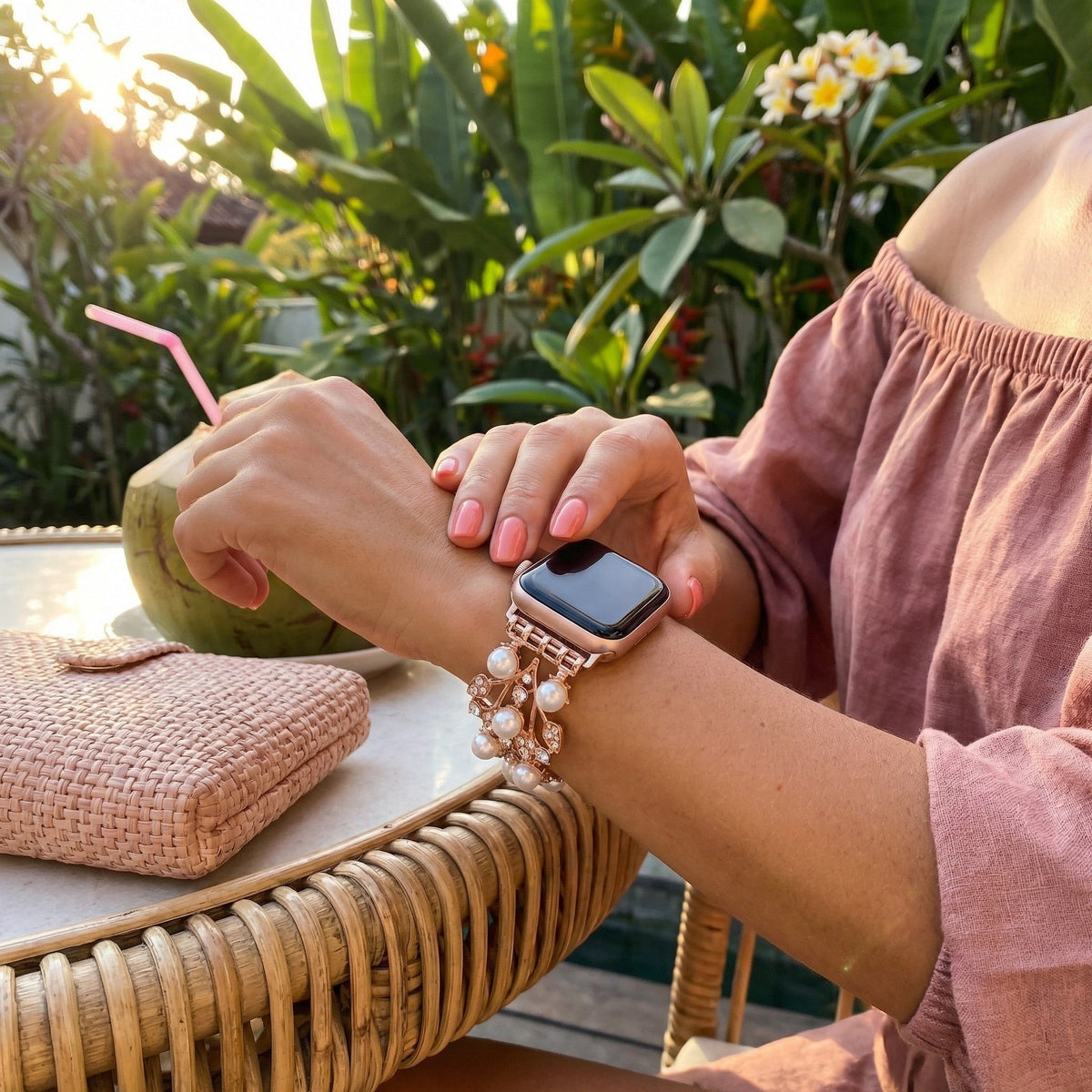Correa Apple Watch con motivo de hojas, perlas y strass, elástica, modelo Terikale