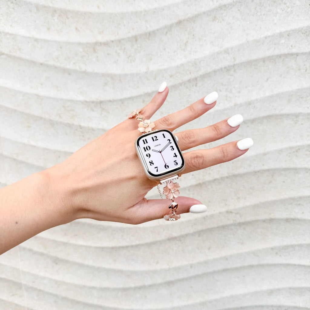 Correa de cadena con flores de cerezo esmaltadas para Apple Watch, colgante de corazón, modelo Sakura
