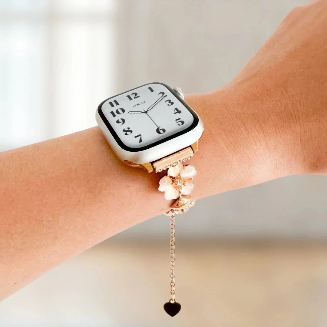 Correa de cadena con flores de cerezo esmaltadas para Apple Watch, colgante de corazón, modelo Sakura