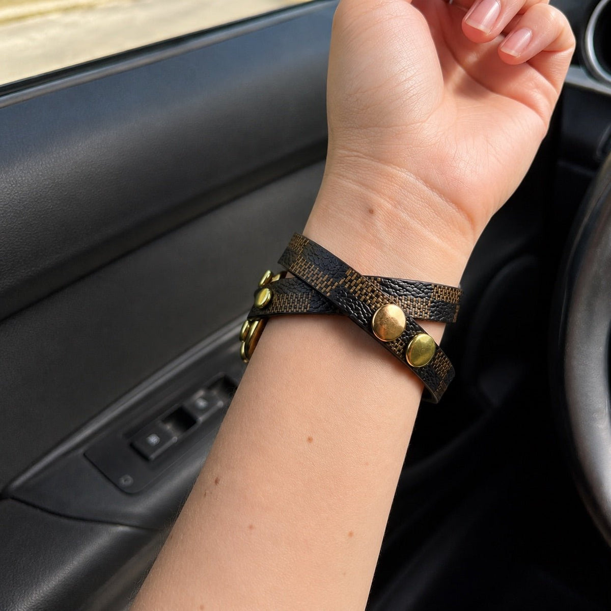 Pulsera compatible con Apple Watch, doble vuelta marrón con motivo, cadena cubana dorada, cierre ajustable, modelo Harmania