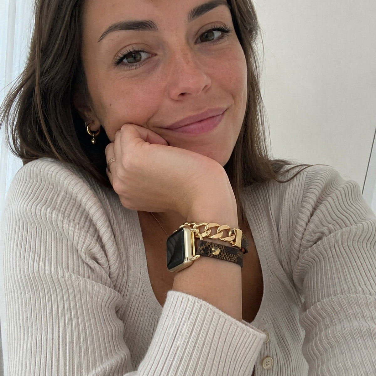 Pulsera compatible con Apple Watch, doble vuelta marrón con motivo, cadena cubana dorada, cierre ajustable, modelo Harmania