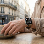Correa Apple Watch tipo brazalete con remaches, hebilla de espiga, diseño moderno, modelo Riveira