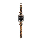 Correa Apple Watch tipo brazalete con remaches, hebilla de espiga, diseño moderno, modelo Riveira