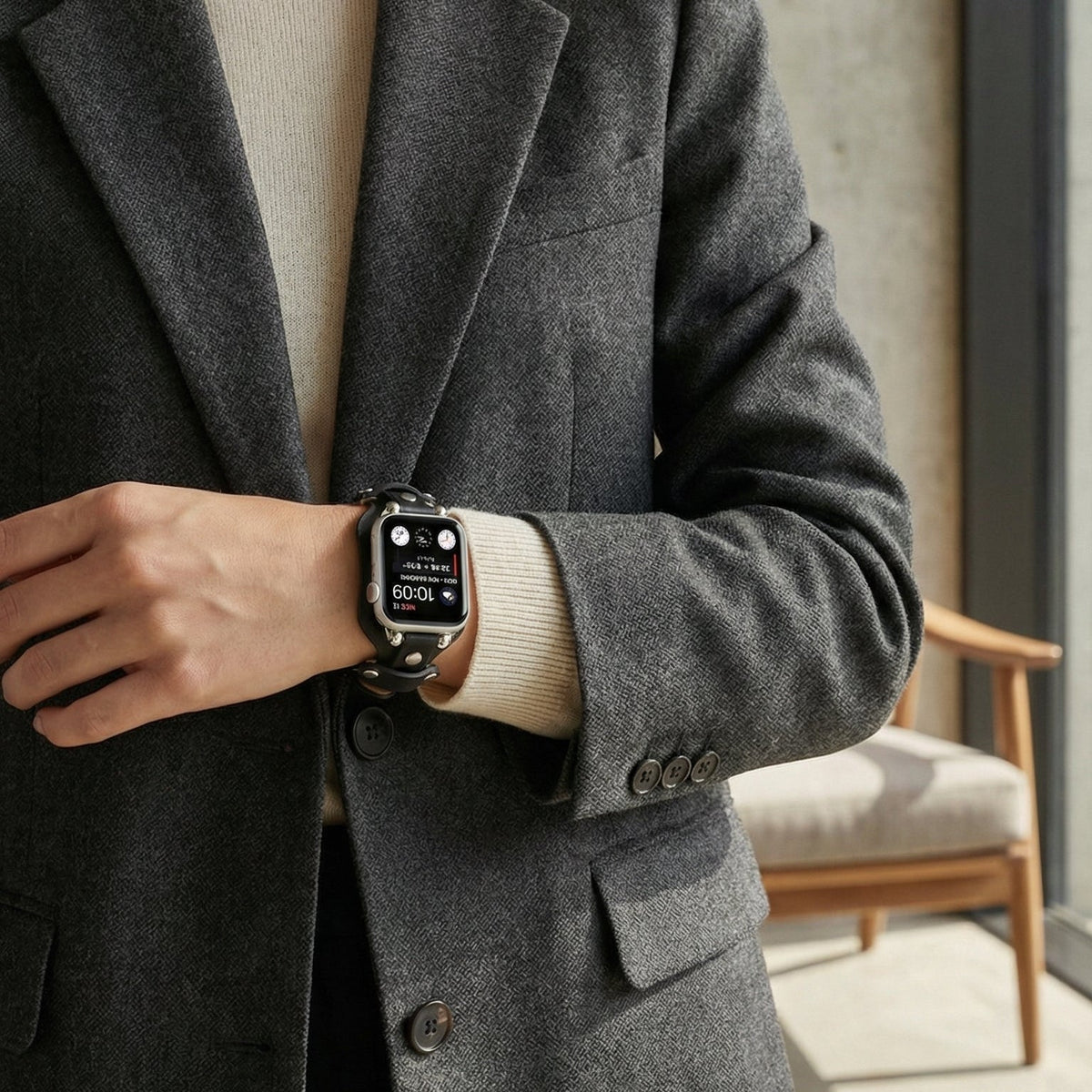 Correa Apple Watch tipo brazalete con remaches, hebilla de espiga, diseño moderno, modelo Riveira