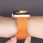 Correa de Apple Watch de silicona, motivo H en relieve, cierre de hebilla, modelo Luxa