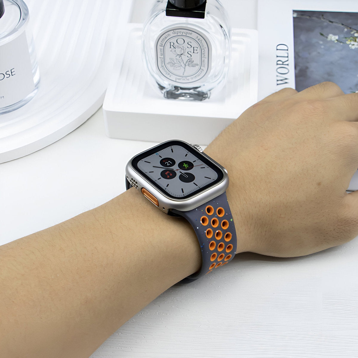 Correa Apple Watch de silicona perforada, diseño moteado deportivo, modelo Nyro