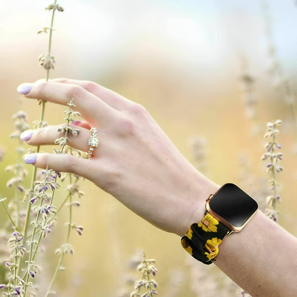 Correa Apple Watch estilo scrunchie, tela elástica con motivos florales, para mujer, modelo Nyssara
