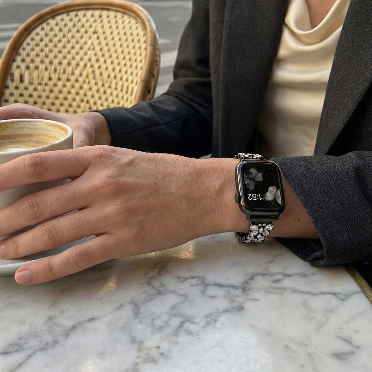 Correa Apple Watch con eslabones mariposa engastados de circonitas, para mujer, modelo Parina