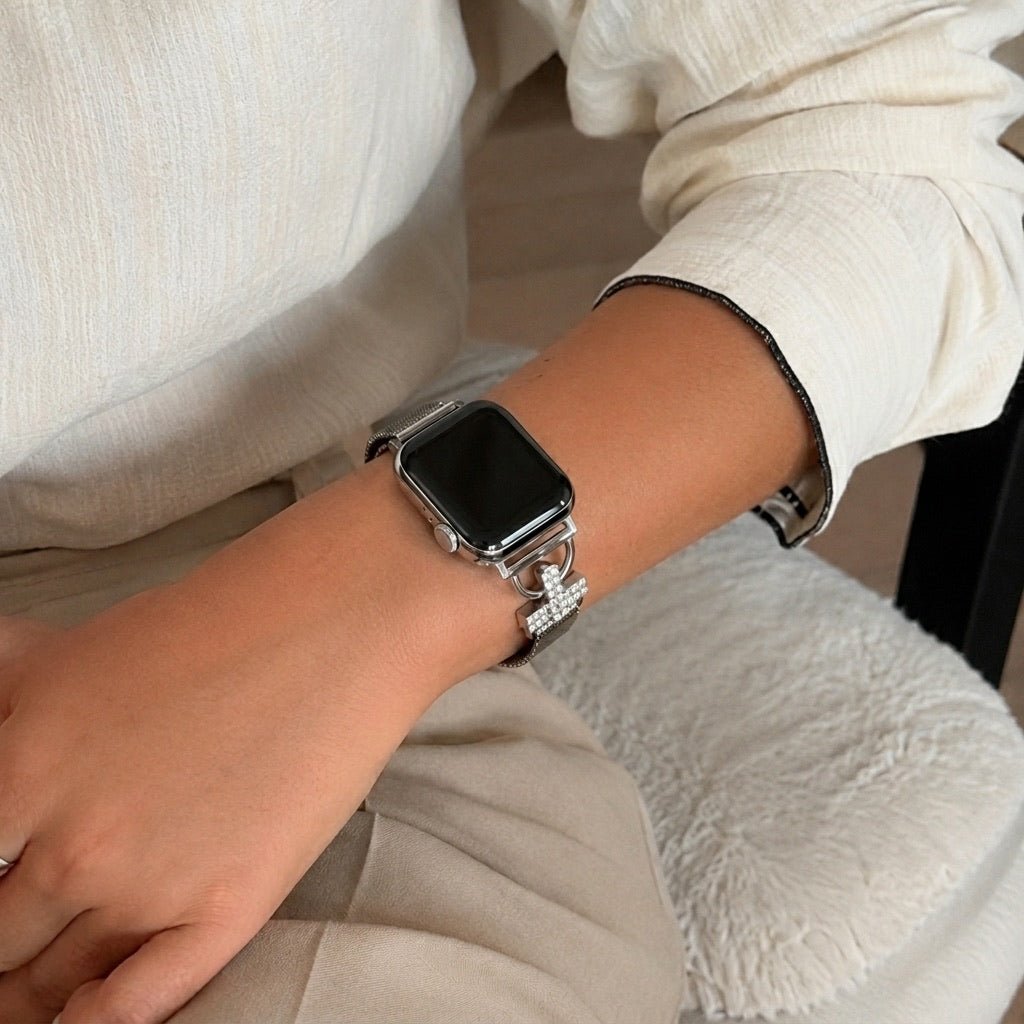 Pulsera de malla para Apple Watch, acero inoxidable con cierre magnético, adorno de cruz con circonita, modelo Aménia