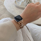 Pulsera de malla para Apple Watch, acero inoxidable con cierre magnético, adorno de cruz con circonita, modelo Aménia