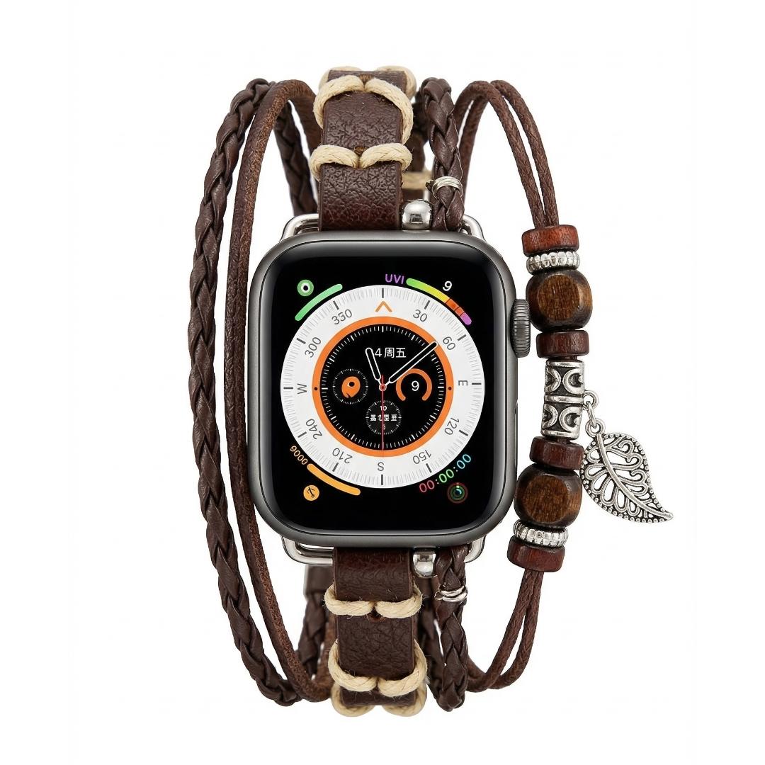Correa Apple Watch multicapa trenzada, con perlas de madera y colgante de hoja, estilo bohemio, modelo Trossa